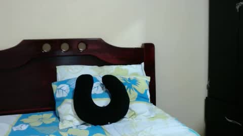 Robin online show from April 24, 10:34 pm