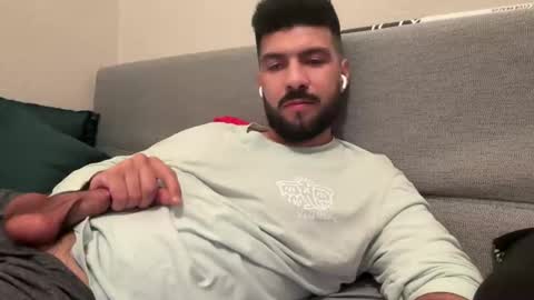 Snapshot of augustload chatting on September 18, 1:29 am AugustLoad online show from September 18, 1:29 am