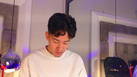 austinreeds online show from April 18, 1:45 pm