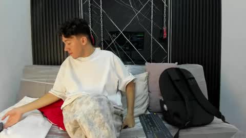 austinreeds online show from April 11, 10:57 pm