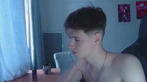 axel_0ne online show from February 21, 8:37 am