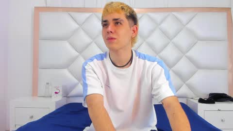 Axel cifer online show from January 3, 12:30 pm