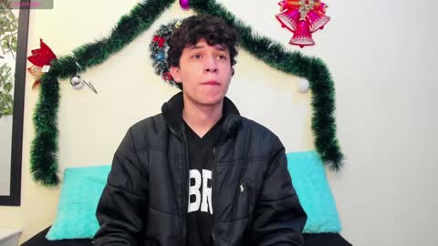 Snapshot of axel_evanss chatting on January 2, 1:40 pm Axel Evanss online show from January 2, 1:40 pm