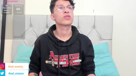 Snapshot of axel_evanss chatting on February 8, 1:33 pm Axel Evanss online show from February 8, 1:33 pm