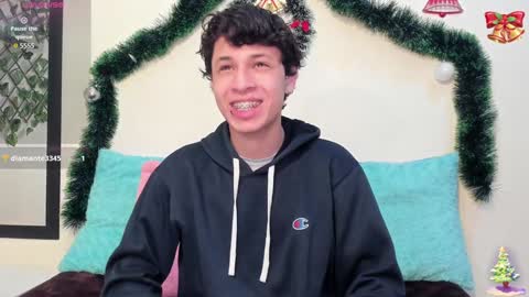 Snapshot of axel_evanss chatting on December 13, 12:50 pm Axel Evanss online show from December 13, 12:50 pm