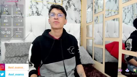 Snapshot of axel_evanss chatting on February 5, 1:11 pm Axel Evanss online show from February 5, 1:11 pm