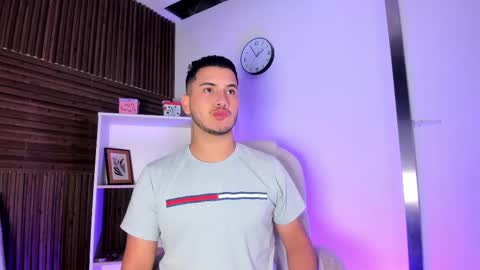 axel_grey_ online show from November 30, 1:02 pm