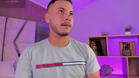 axel_grey_ online show from April 21, 12:44 pm