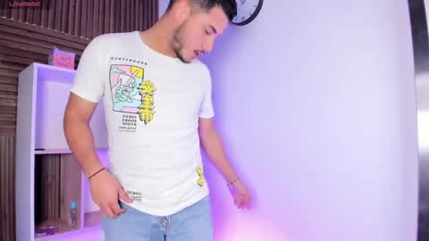 Snapshot of axel_grey_ chatting on October 7, 1:15 pm axel_grey_ online show from October 7, 1:15 pm