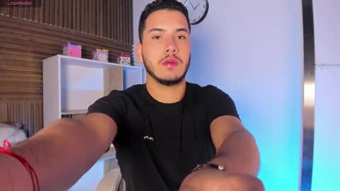 Snapshot of axel_grey_ chatting on October 3, 12:21 pm axel_grey_ online show from October 3, 12:21 pm