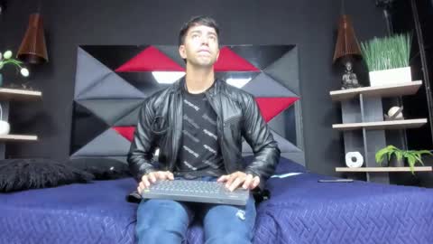 axel_hendrick online show from February 3, 11:26 am