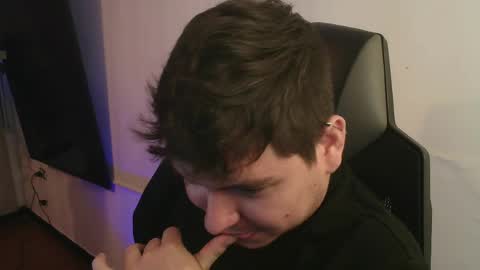 Axel online show from April 17, 9:28 pm