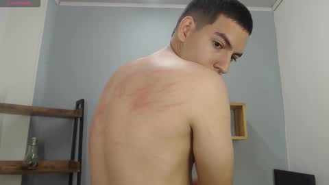 axel_stones_ online show from November 11, 6:24 pm