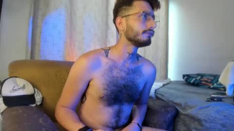 Snapshot of axelg_rose chatting on January 26, 8:23 pm online show from January 26, 8:23 pm