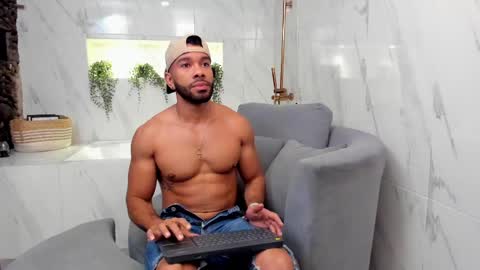 Snapshot of axelgowther_ chatting on February 17, 12:48 pm Axel Gowther online show from February 17, 12:48 pm