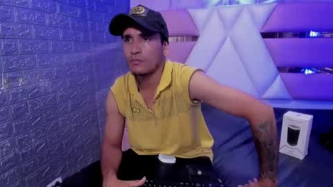Snapshot of axell_cross2 chatting on January 29, 9:39 pm Axell Cross2 online show from January 29, 9:39 pm