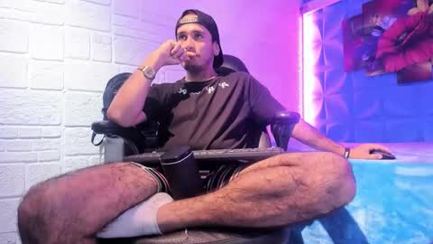 Snapshot of axell_cross2 chatting on October 6, 11:26 am Axell Cross2 online show from October 6, 11:26 am