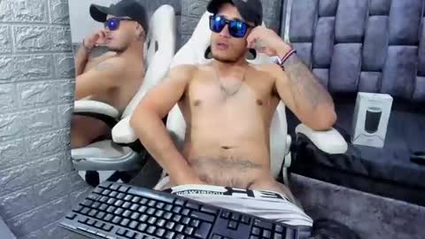 Snapshot of axell_cross2 chatting on February 25, 6:58 am Axell Cross2 online show from February 25, 6:58 am