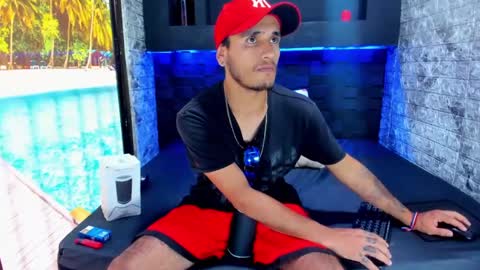 Snapshot of axell_cross2 chatting on February 14, 8:59 pm Axell Cross2 online show from February 14, 8:59 pm