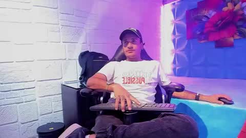 Snapshot of axell_cross2 chatting on October 3, 2:05 am Axell Cross2 online show from October 3, 2:05 am