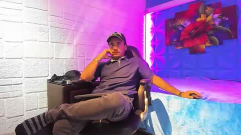 Snapshot of axell_cross2 chatting on October 4, 8:41 am Axell Cross2 online show from October 4, 8:41 am