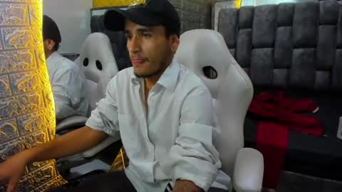 Snapshot of axell_cross2 chatting on February 8, 7:16 pm Axell Cross2 online show from February 8, 7:16 pm