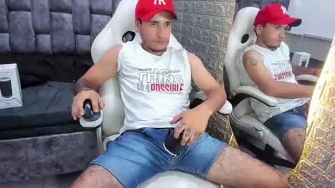 Snapshot of axell_cross2 chatting on February 4, 11:49 pm Axell Cross2 online show from February 4, 11:49 pm