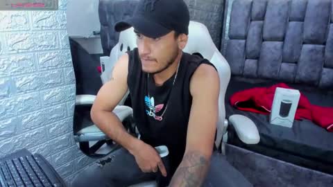 Snapshot of axell_cross2 chatting on February 15, 10:54 pm Axell Cross2 online show from February 15, 10:54 pm