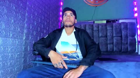 Snapshot of axell_cross2 chatting on October 17, 12:42 pm Axell Cross2 online show from October 17, 12:42 pm