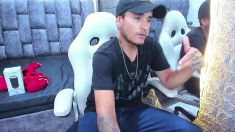 Snapshot of axell_cross2 chatting on February 5, 8:57 pm Axell Cross2 online show from February 5, 8:57 pm