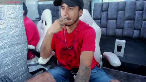 Snapshot of axell_cross2 chatting on February 17, 7:53 pm Axell Cross2 online show from February 17, 7:53 pm