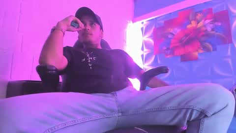 Snapshot of axell_cross2 chatting on October 1, 11:19 pm Axell Cross2 online show from October 1, 11:19 pm