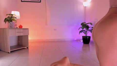 Snapshot of axellcollins chatting on October 18, 4:17 am im your little femboy ALEX online show from October 18, 4:17 am