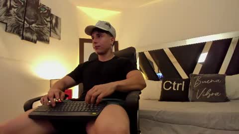 axelmartinezz online show from July 2, 9:54 pm