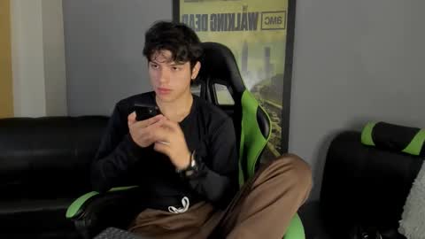 Snapshot of axelraven chatting on January 14, 2:22 pm Axel Raven online show from January 14, 2:22 pm