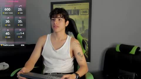 Snapshot of axelraven chatting on January 17, 3:53 pm Axel Raven online show from January 17, 3:53 pm