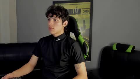 Snapshot of axelraven chatting on January 13, 1:28 pm Axel Raven online show from January 13, 1:28 pm