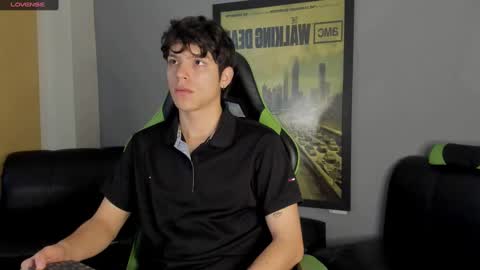 Snapshot of axelraven chatting on December 31, 1:30 pm Axel Raven online show from December 31, 1:30 pm