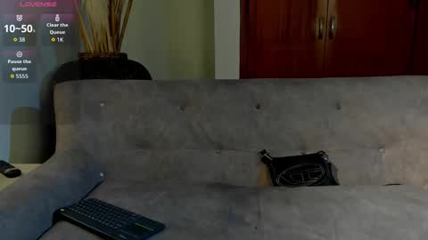 Snapshot of axelraven chatting on September 8, 7:24 pm Axel Raven online show from September 8, 7:24 pm