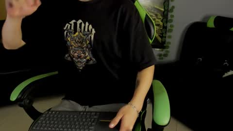 Snapshot of axelraven chatting on December 24, 2:23 pm Axel Raven online show from December 24, 2:23 pm
