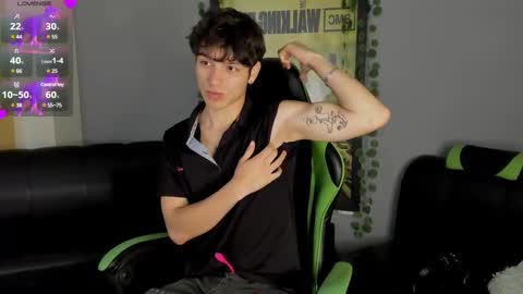 Snapshot of axelraven chatting on December 23, 2:28 pm Axel Raven online show from December 23, 2:28 pm