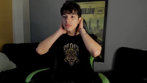Snapshot of axelraven chatting on December 9, 1:46 pm Axel Raven online show from December 9, 1:46 pm