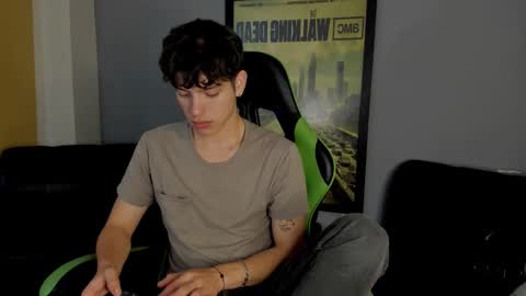 Snapshot of axelraven chatting on December 3, 1:21 pm Axel Raven online show from December 3, 1:21 pm