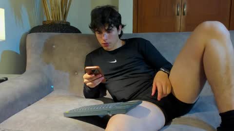 Snapshot of axelraven chatting on September 16, 8:42 pm Axel Raven online show from September 16, 8:42 pm