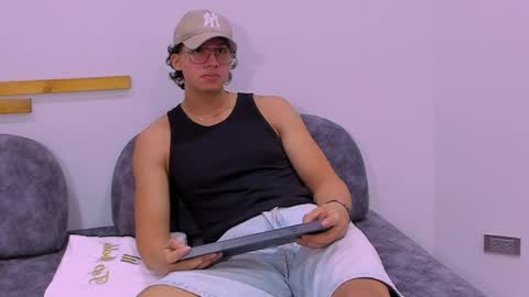 Axxel online show from April 1, 8:17 pm