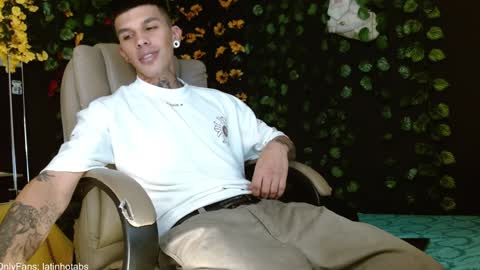 Snapshot of baby_gio chatting on December 26, 10:09 pm OF GxoXabs online show from December 26, 10:09 pm