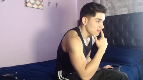 Snapshot of babytwunkz chatting on September 28, 5:22 pm Hey Im Zayn good to see u here online show from September 28, 5:22 pm