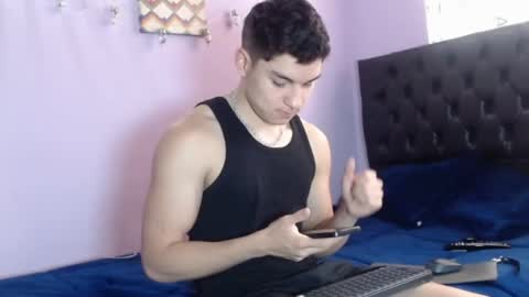 Snapshot of babytwunkz chatting on October 17, 9:30 pm Hey Im Zayn good to see u here online show from October 17, 9:30 pm