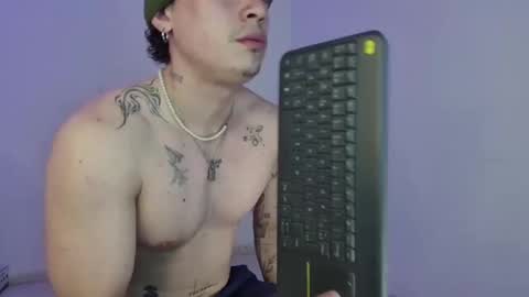 Snapshot of bad_vegitta chatting on October 10, 1:32 am bad_vegitta online show from October 10, 1:32 am