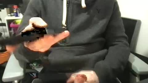 Snapshot of baddersguy13 chatting on February 12, 11:29 am baddersguy13 online show from February 12, 11:29 am